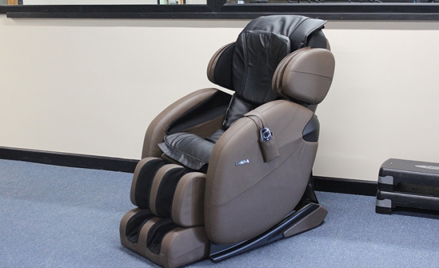 Utica_Fitness_Center_Massage_Chair